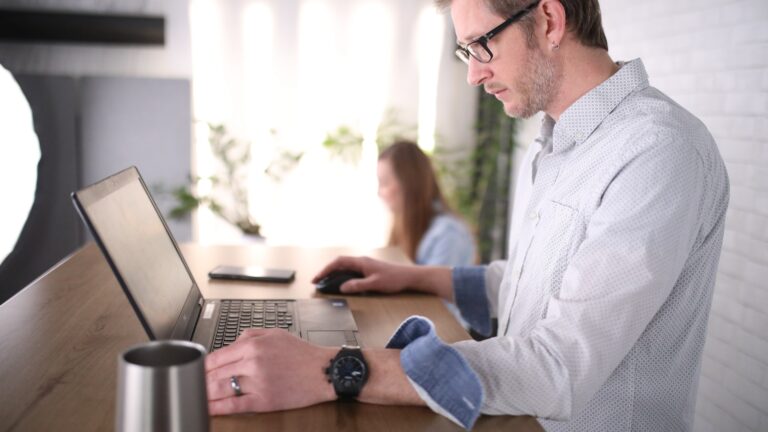 Our Favorite Standing Desks In 2022